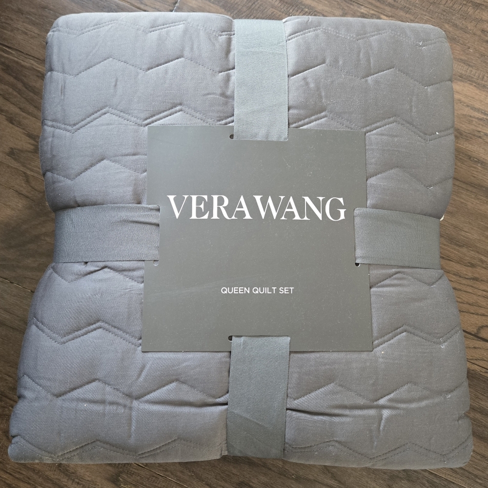 NWT - Vera Wang Gray/Charcoal Reversable Queen Quilt Set